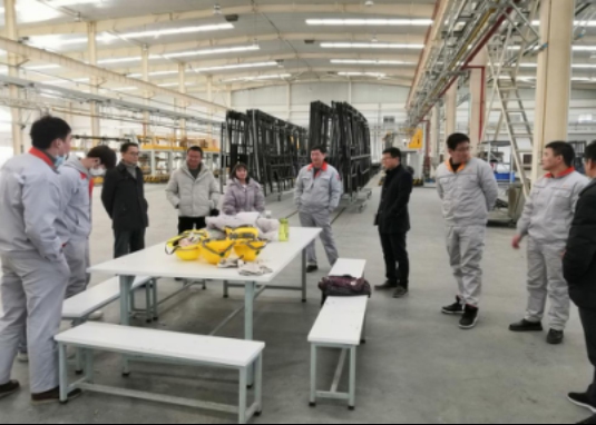 学院开展车辆系生产实习中期检查，深化专业技术服务